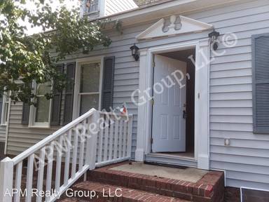Main picture of 4 Woodfin Ct