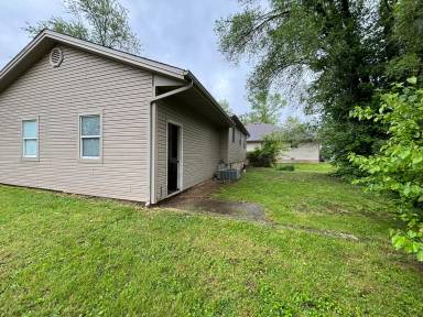 Main picture of 631 N Brown Ave