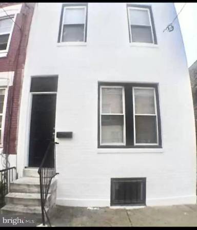 Main picture of 2058 Mountain St