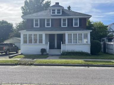 Main picture of 108 S Rutland St
