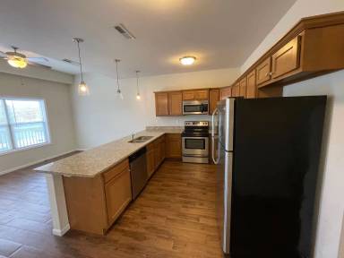 Main picture of 923 Thurston St