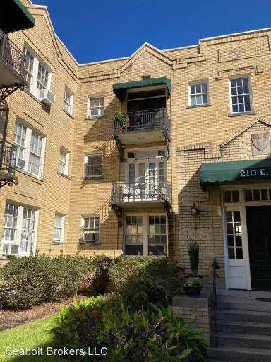 Main picture of 210 E State St