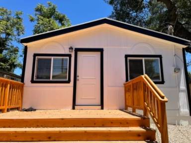Main picture of 124 N Encinal Ave