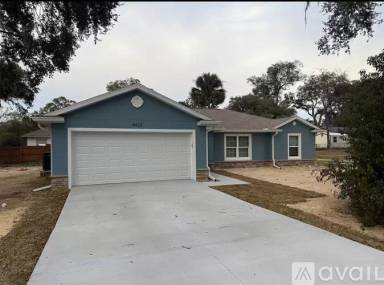 Main picture of 4423 NE 8th Pl