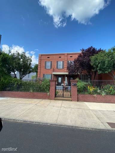 Main picture of 823 McCallie Ave