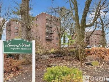 Main picture of 3050 Edwin Ave