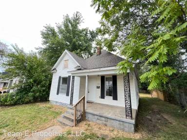 Main picture of 727 W Poplar St