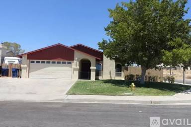 Main picture of 300 W Felspar Ave