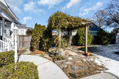 Main picture of 9620 17th Bay St