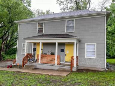 Main picture of 1815 E 74th Ter