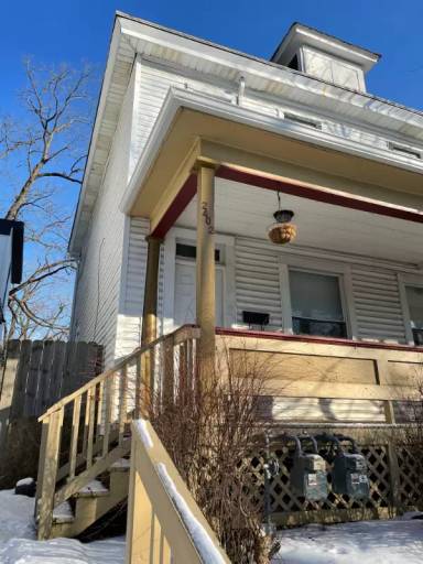Main picture of 2400 Findley Ave