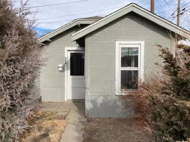 Main picture of 209 1/2 E 17th St