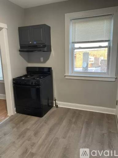 Main picture of 654 E 81st St
