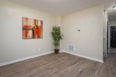 Main picture of 611 W Lafayette Ave