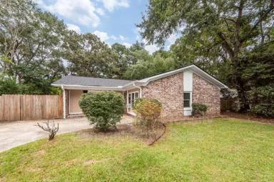 Main picture of 113 Logan Dr