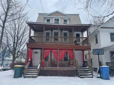 Main picture of 450 Lakeview Park