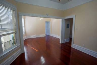 Main picture of 3221 Encinal Ave