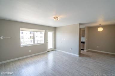 Main picture of 1600 West Ave
