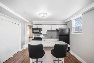 Main picture of 3512 Dodge St