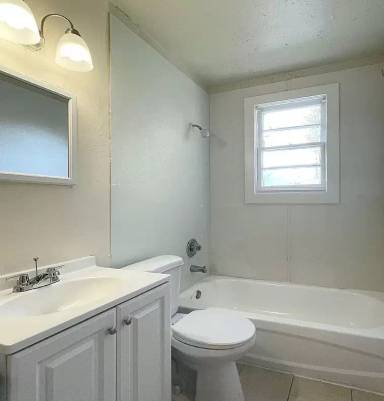 Main picture of 1429 W 18th St