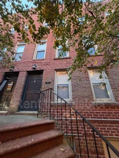 Main picture of 61 14th St NE