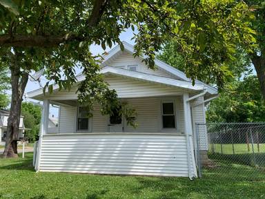 Main picture of 302 E 9th St