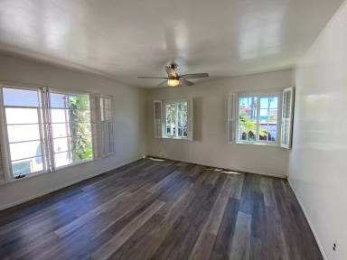 Main picture of 106 W Mason St