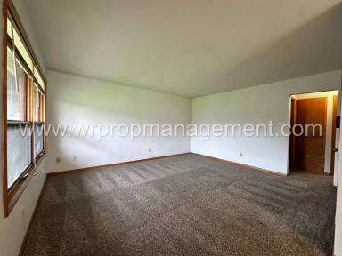 Main picture of 400 Stamm St