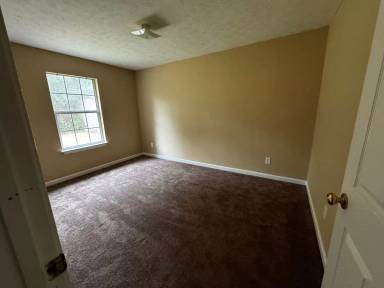 Main picture of 3207 E 2nd Ct