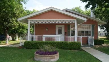 Main picture of 621 E Court St