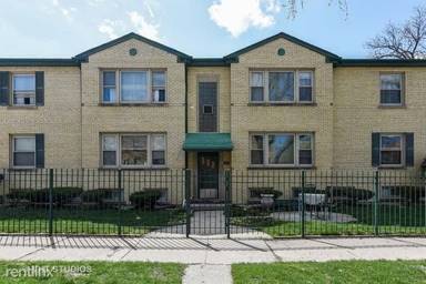 Main picture of 5420 N Rockwell St