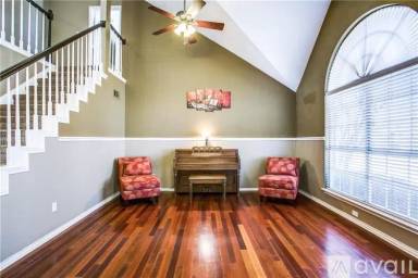 Main picture of 808 Wynnpage Ln