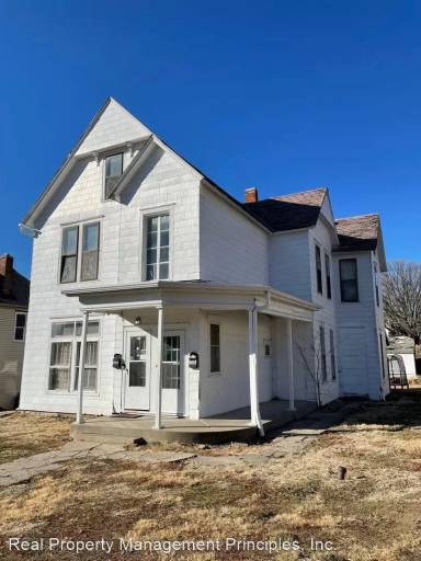 Main picture of 2703 1/2 Olive St