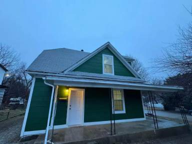Main picture of 403 N Tucker Ave