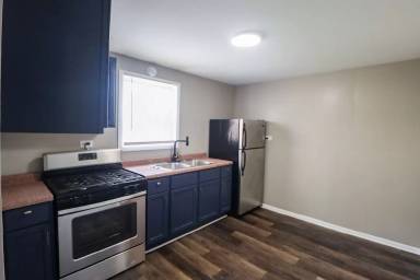 Main picture of 3904 Euclid Ave