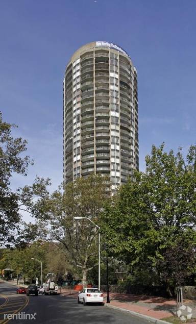 Main picture of 8100 Kennedy Blvd