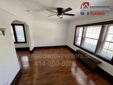 Main picture of 3047 S Howell Ave