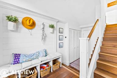 Main picture of 411 1/2 Heliotrope Ave