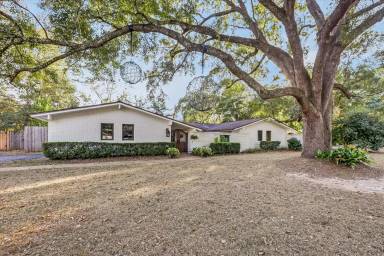 Main picture of 2321 Clare Dr