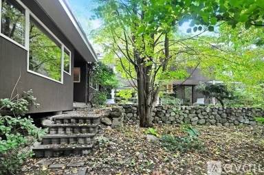 Main picture of 35 Moon Hill Rd