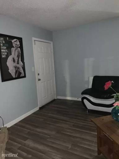 Main picture of 1201 Camelot Dr