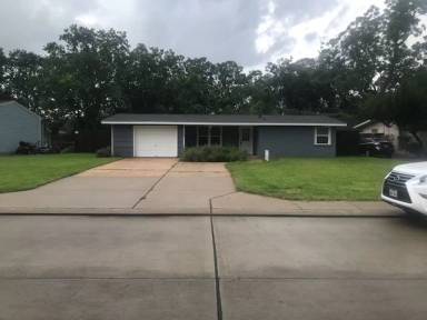 Main picture of 117 Oak Dr