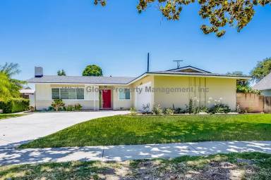 Main picture of 1006 E Brookdale Pl