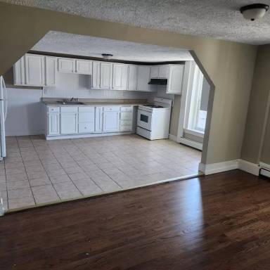 Main picture of 250 W Main St