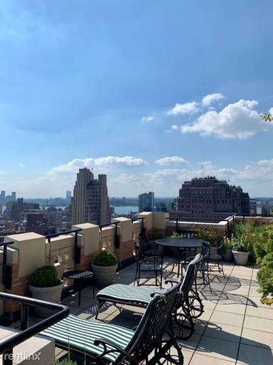 Main picture of 201 West 16th St