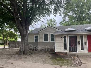 Main picture of 1407 E 38th Pl