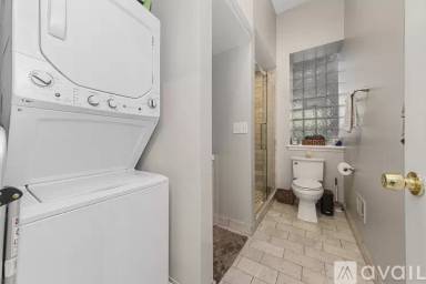 Main picture of 1436 W Erie St