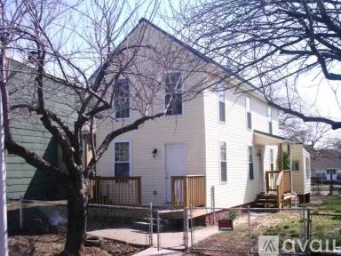 Main picture of 2407 Puget St