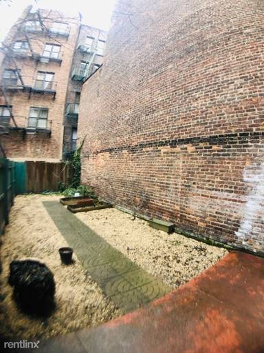 Main picture of 300 E 76th St