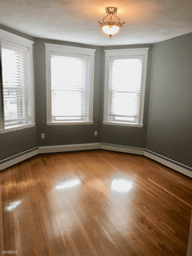Main picture of 1693 Commonwealth Ave